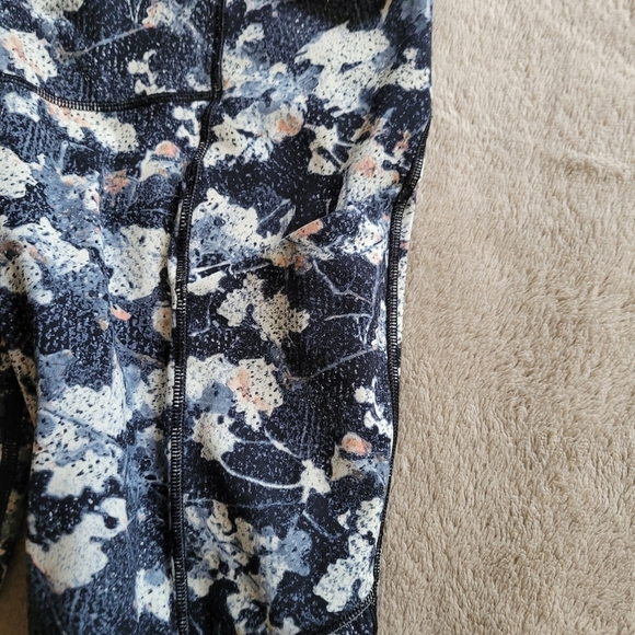 Lululemon Speed Up Tight Full-On Luxtreme 28" Spring Bloom Multi size 2 - Picture 10 of 14